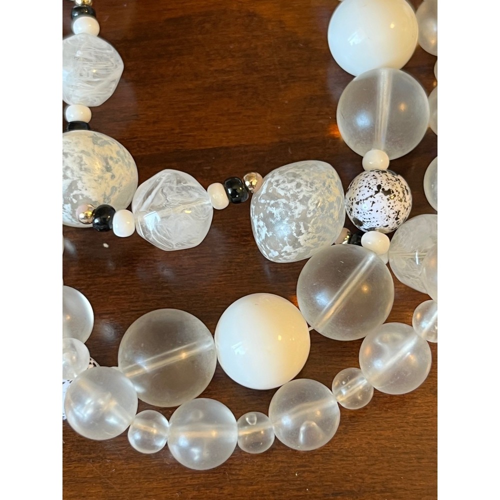 White Clear Speckled Acrylic Bead Triple Strand Statement Necklace Layered 17in - Picture 8 of 9